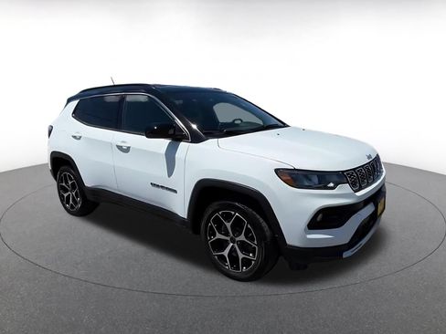 Used 2025 Jeep Compass Limited AWD/4WD image 2