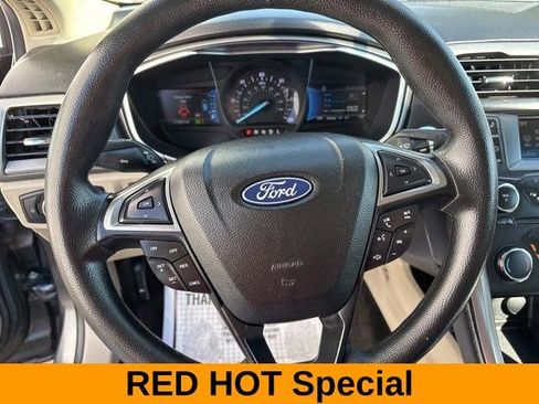 Used 2018 Ford Fusion SE image 16