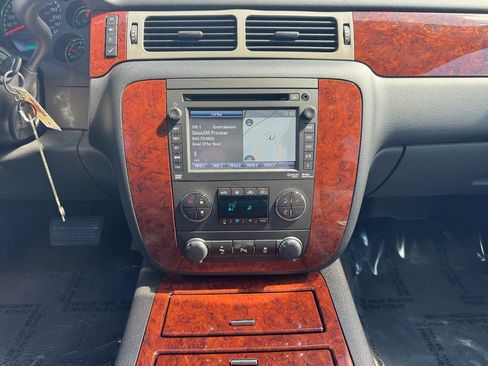 Used 2013 Chevrolet Avalanche LTZ AWD/4WD image 15