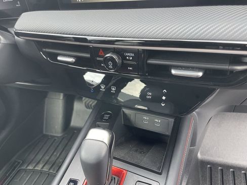 Used 2025 Nissan Kicks SR image 26