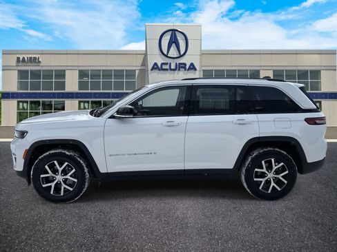 Used 2023 Jeep Grand Cherokee Limited AWD/4WD image 2