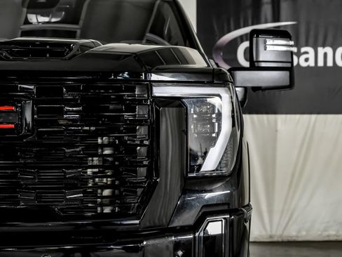 Used 2025 GMC Sierra 3500 Denali w/ Denali Reserve Package AWD/4WD image 43