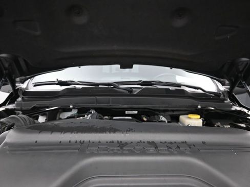 Used 2024 RAM 2500 Tradesman w/ Chrome Appearance Group image 28