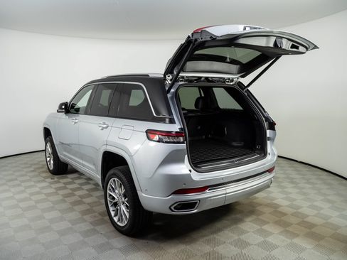 Used 2023 Jeep Grand Cherokee Summit w/ Luxury Tech Group V AWD/4WD image 33