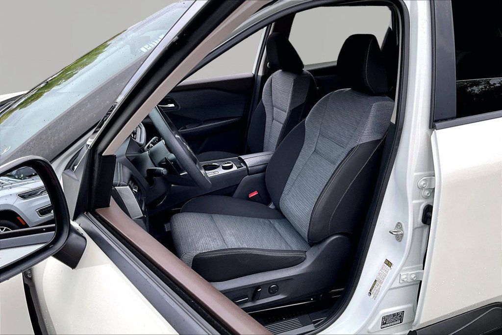 Used 2023 Nissan Rogue SV AWD/4WD image 18