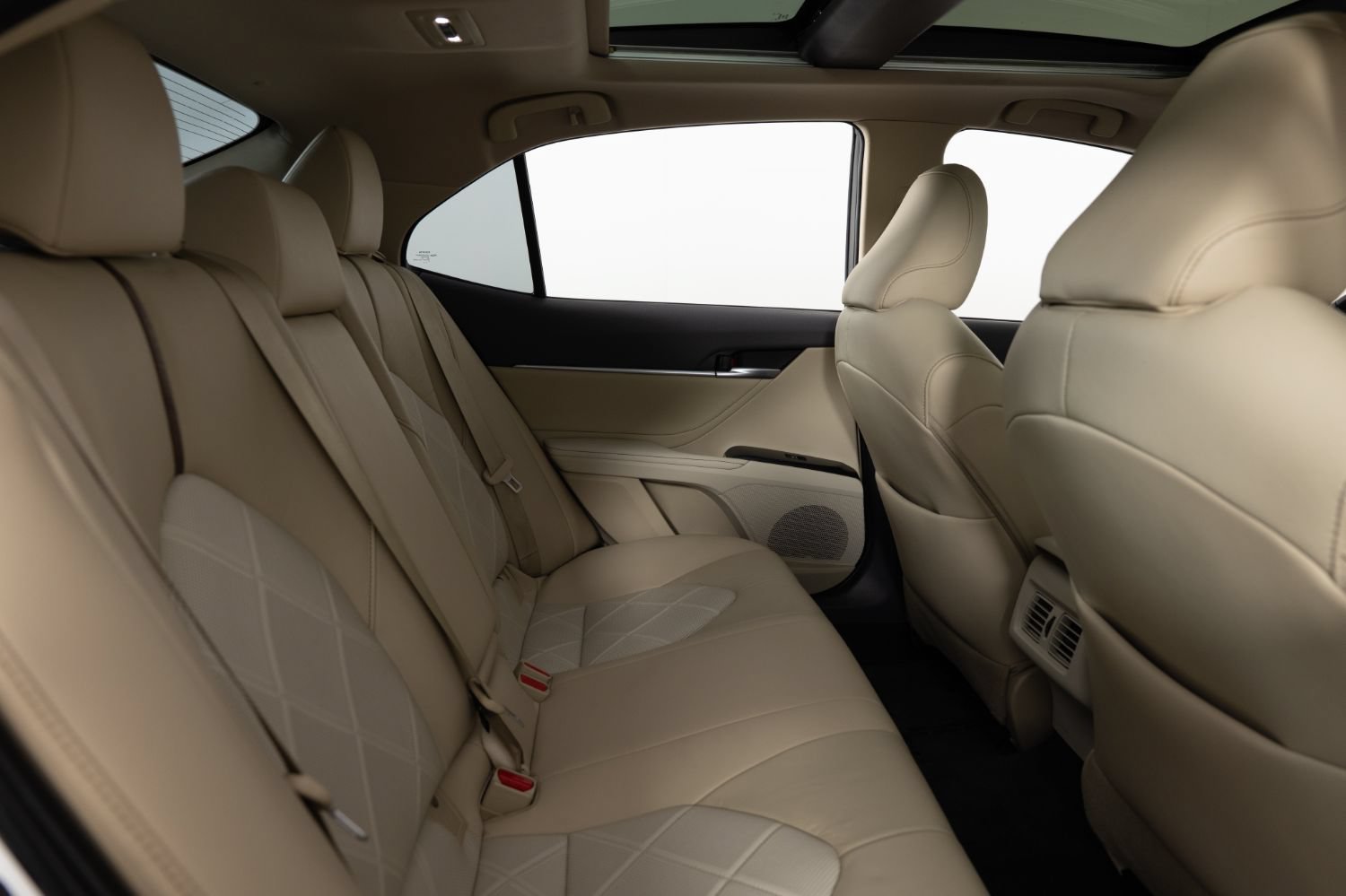 Used 2018 Toyota Camry XLE FWD image 21