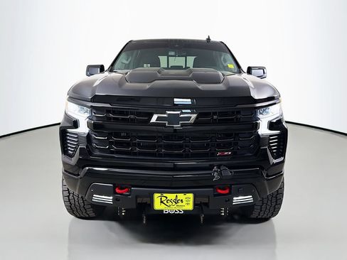 Used 2025 Chevrolet Silverado 1500 LT Trail Boss w/ Convenience Package II AWD/4WD image 2