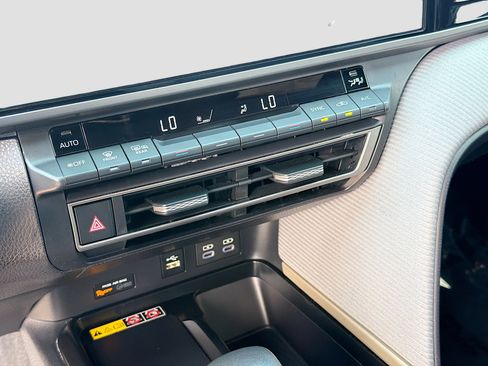 Used 2025 Toyota Camry SE w/ Multimedia Upgrade Package image 32