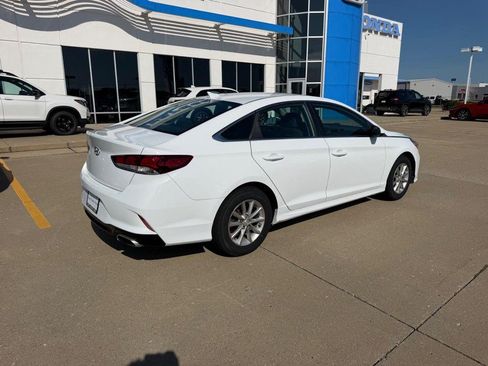 Used 2019 Hyundai Sonata SE FWD image 2