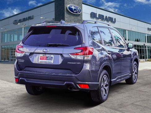 Used 2020 Subaru Forester Premium image 4