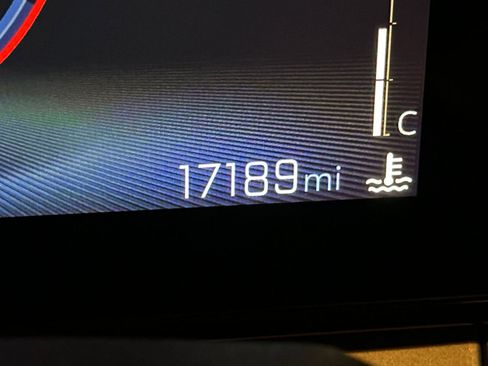 Used 2025 Chevrolet Trax LT image 38