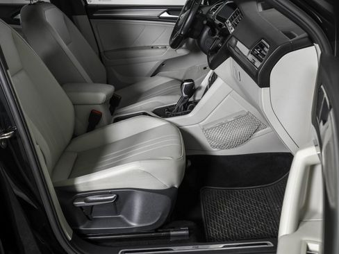 Used 2022 Volkswagen Tiguan SE R-Line image 45