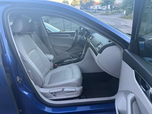 Used 2017 Volkswagen Passat 1.8T SE FWD image 2