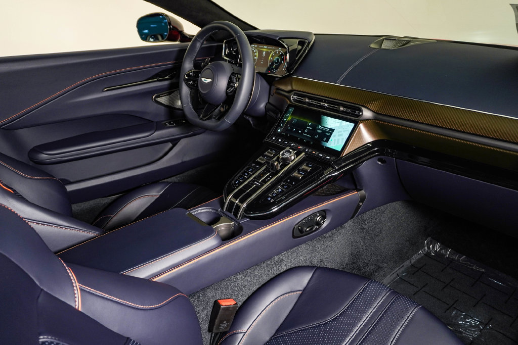 Used 2026 Aston Martin V8 Vantage Roadster RWD image 17