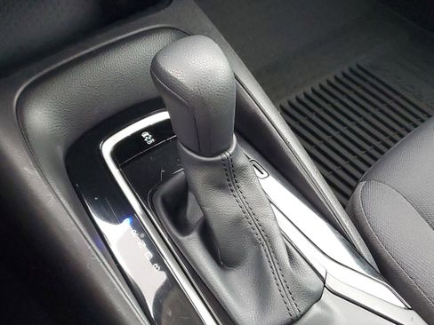 Certified 2025 Toyota Corolla LE image 30