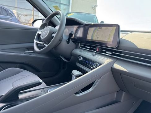 Used 2024 Hyundai Elantra SEL FWD image 19