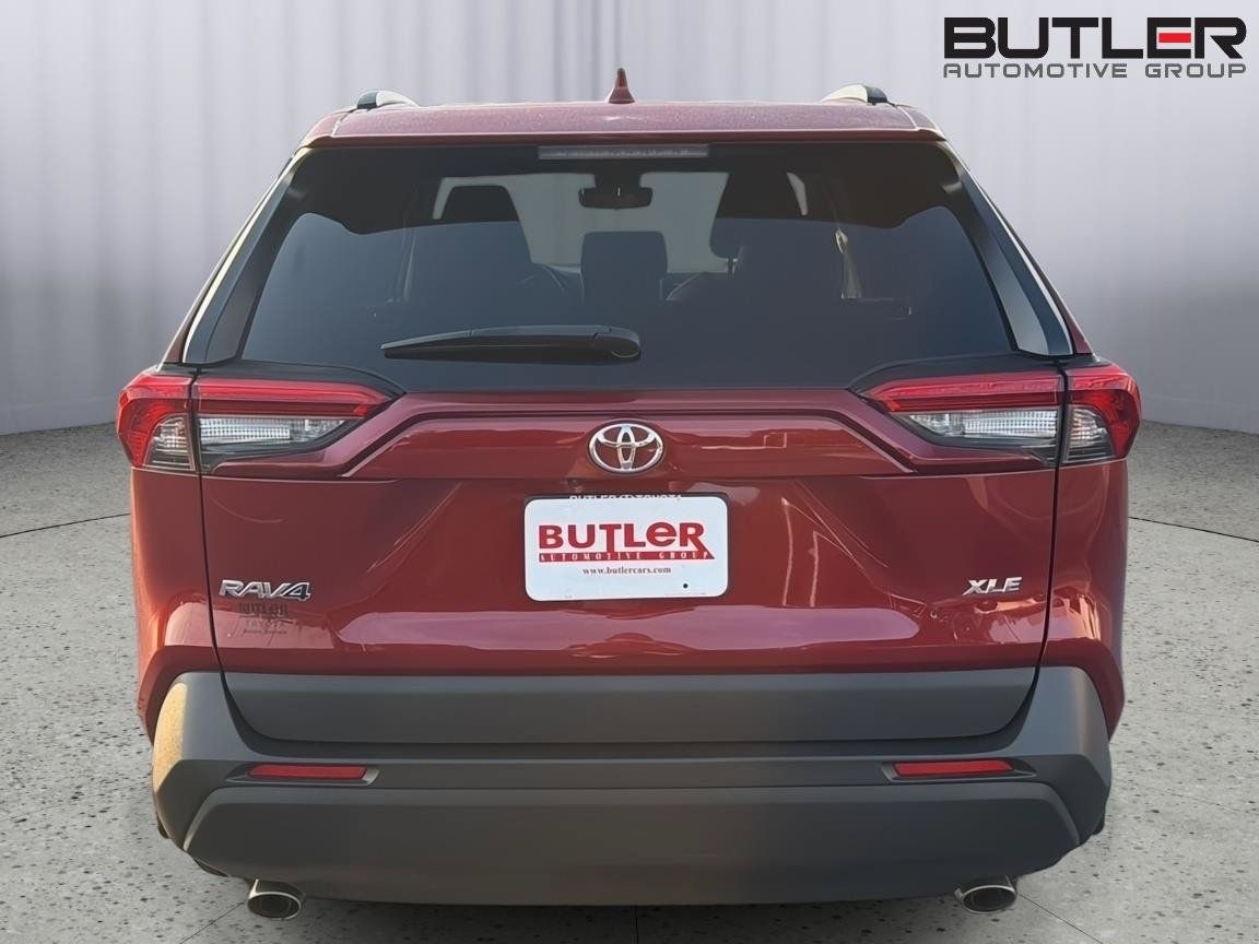 Certified 2025 Toyota RAV4 XLE w/ Convenience Package FWD image 5