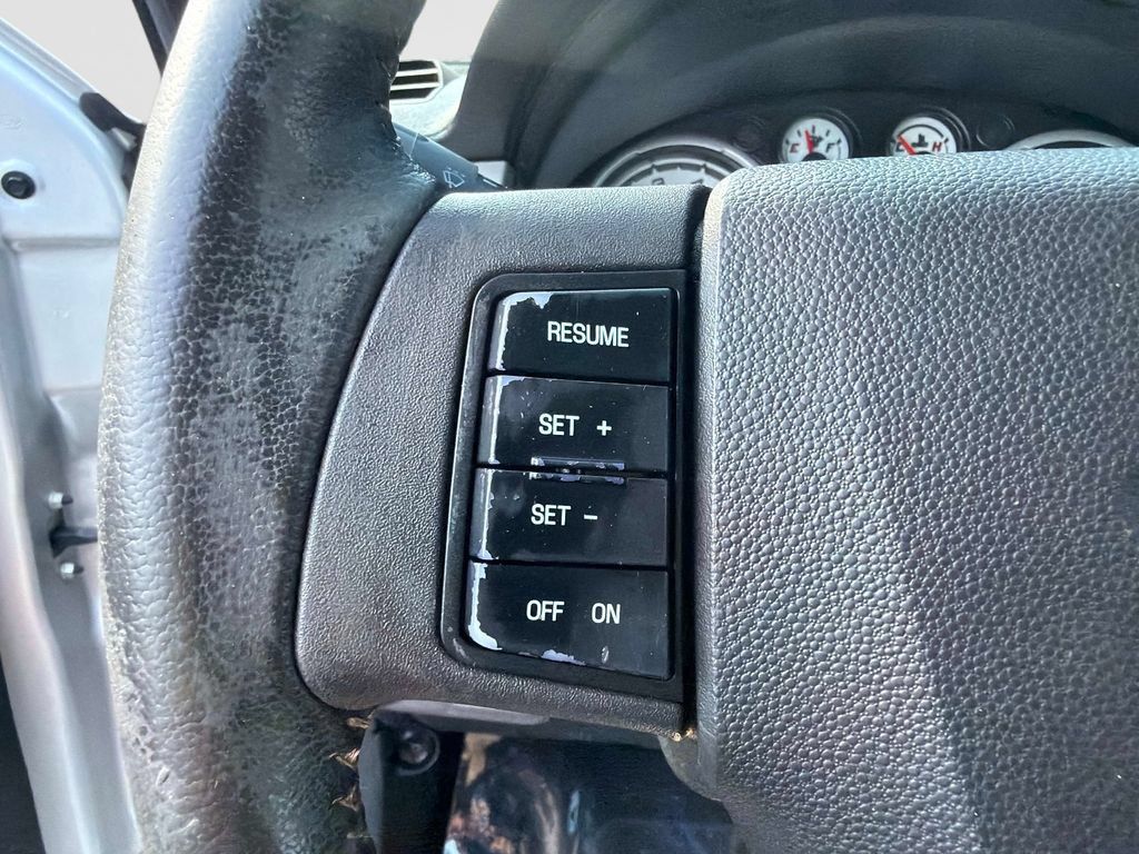 Used 2010 Ford Focus SEL FWD image 28