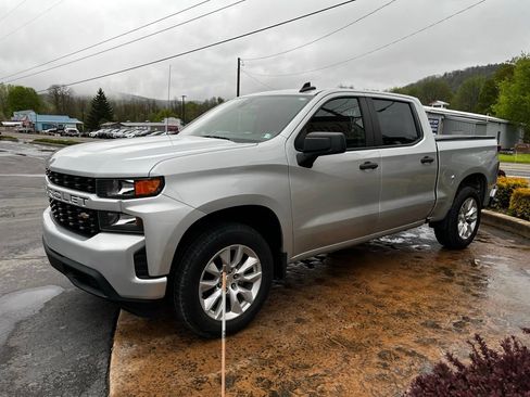 Used 2022 Chevrolet Silverado 1500 Custom w/ Safety Confidence Package AWD/4WD image 3