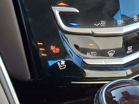 Used 2013 Cadillac XTS Premium image 19