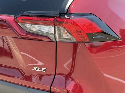 Used 2022 Toyota RAV4 XLE FWD image 7