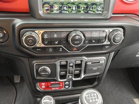 Used 2022 Jeep Wrangler Unlimited Rubicon w/ Cold Weather Group image 23