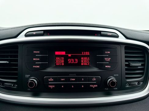 Used 2016 Kia Sorento L image 4