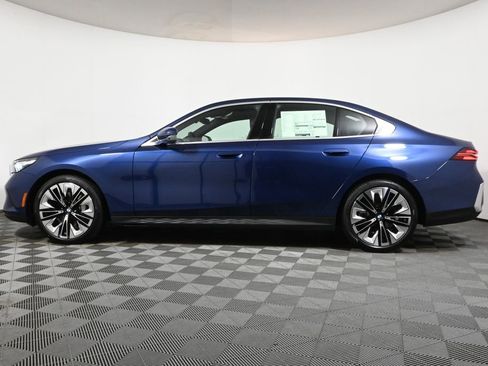 Used 2026 BMW 530i xDrive w/ Premium Package image 2