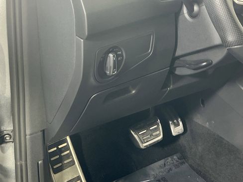 Used 2022 Volkswagen Tiguan SEL R-Line image 10