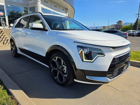 Certified 2023 Kia Niro EX Touring FWD image 3