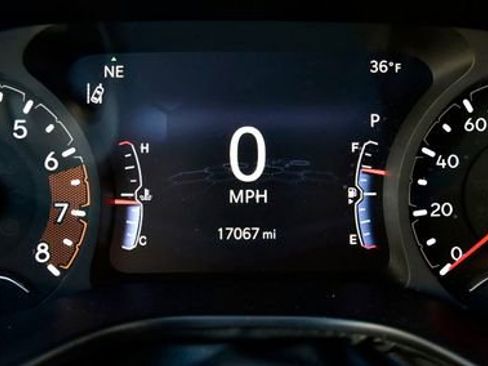 Used 2022 Jeep Compass Limited image 28