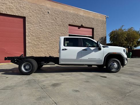 New 2026 GMC Sierra 3500 Pro w/ Fleet Convenience Package RWD image 7