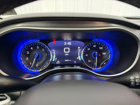 Used 2023 Chrysler Pacifica Touring-L FWD image 36
