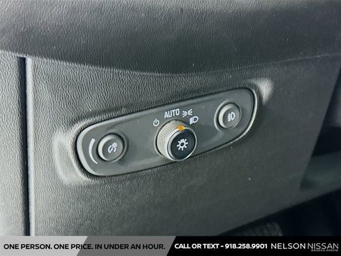Used 2018 Chevrolet Equinox Premier FWD image 10