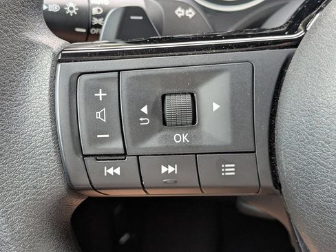 Used 2023 Nissan Rogue SV FWD image 21