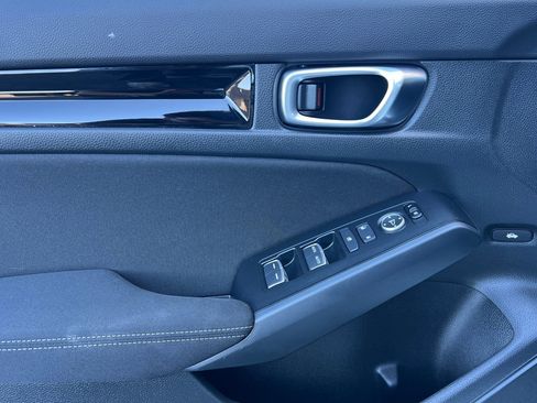 Used 2025 Honda Civic Sport image 11