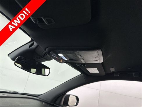 Used 2024 Chevrolet Traverse LT image 19