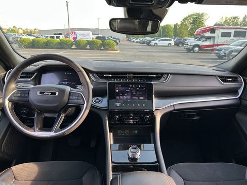 Used 2023 Jeep Grand Cherokee L Laredo image 9