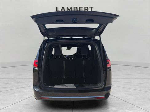 Used 2026 Chrysler Pacifica Limited FWD image 21