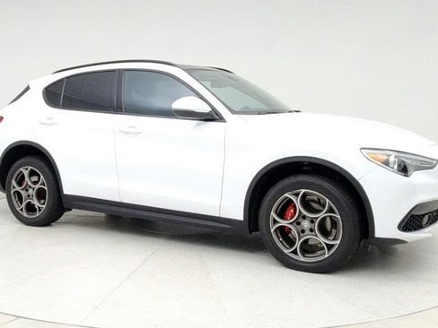 Used 2022 Alfa Romeo Stelvio Sprint image 3