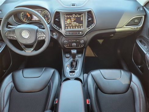 Used 2023 Jeep Cherokee Trailhawk image 26