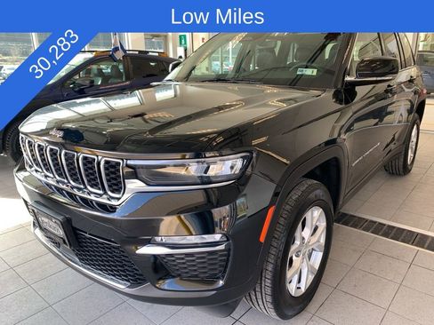 Used 2023 Jeep Grand Cherokee Limited image 2