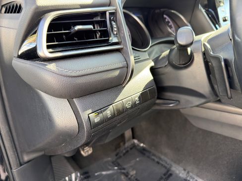 Used 2024 Toyota Camry SE image 23