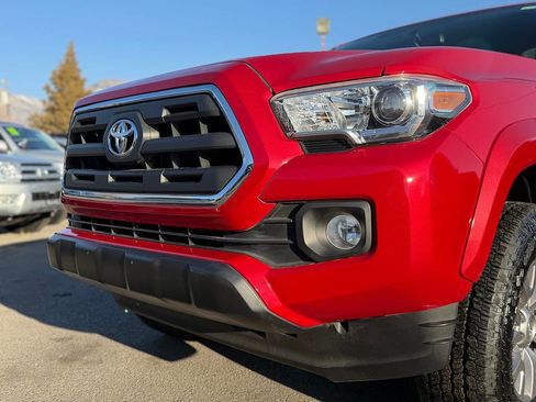 Used 2016 Toyota Tacoma TRD Sport image 75