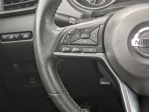 Used 2018 Nissan Rogue SV image 13