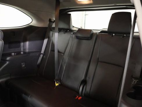 Used 2024 Toyota Highlander Limited image 32