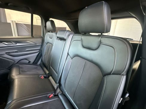 Used 2023 Jeep Grand Cherokee Altitude AWD/4WD image 22