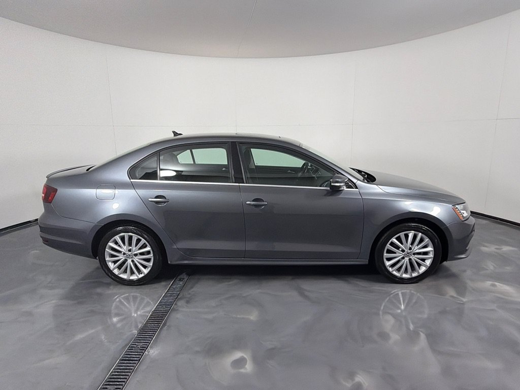 Used 2016 Volkswagen Jetta SEL w/ Lighting Package FWD image 4