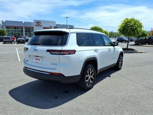 Used 2023 Jeep Grand Cherokee L Limited AWD/4WD image 4