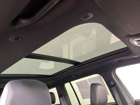 Used 2024 Jeep Grand Cherokee Limited w/ Black Appearance Package image 12